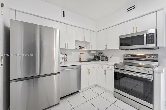 5700 Collins Ave 5B, Miami Beach, FL 33140