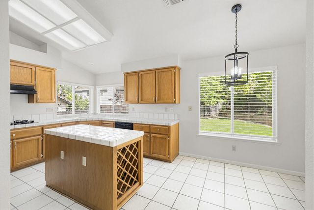 160 Hopfield Dr, Folsom, CA 95630