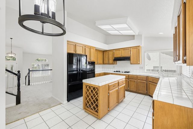 160 Hopfield Dr, Folsom, CA 95630