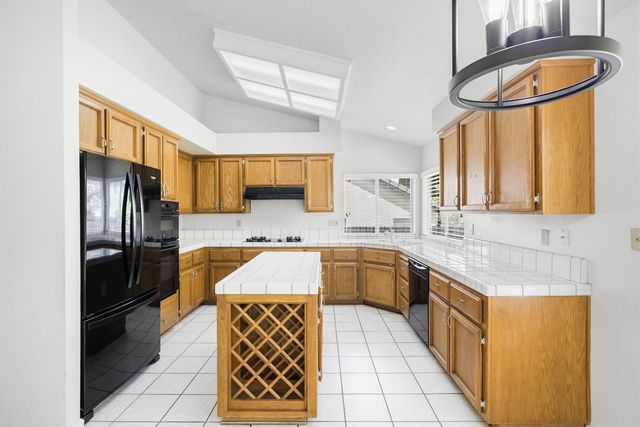 160 Hopfield Dr, Folsom, CA 95630