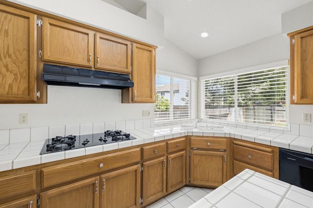 160 Hopfield Dr, Folsom, CA 95630