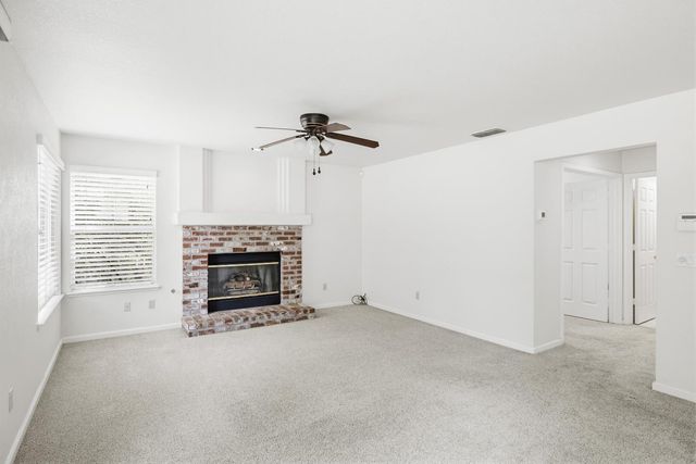 160 Hopfield Dr, Folsom, CA 95630