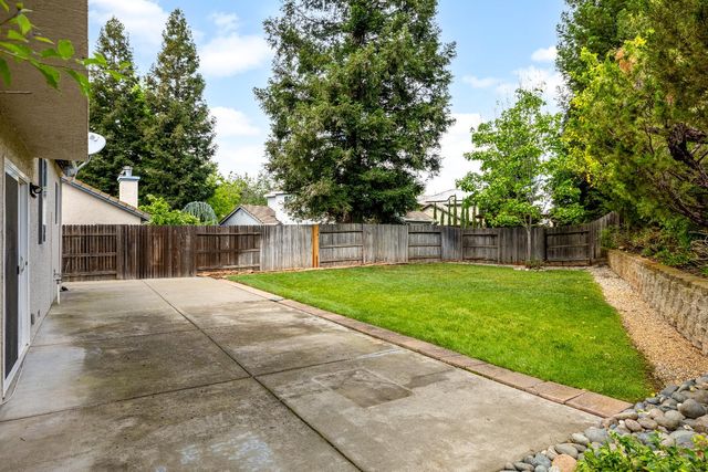 160 Hopfield Dr, Folsom, CA 95630