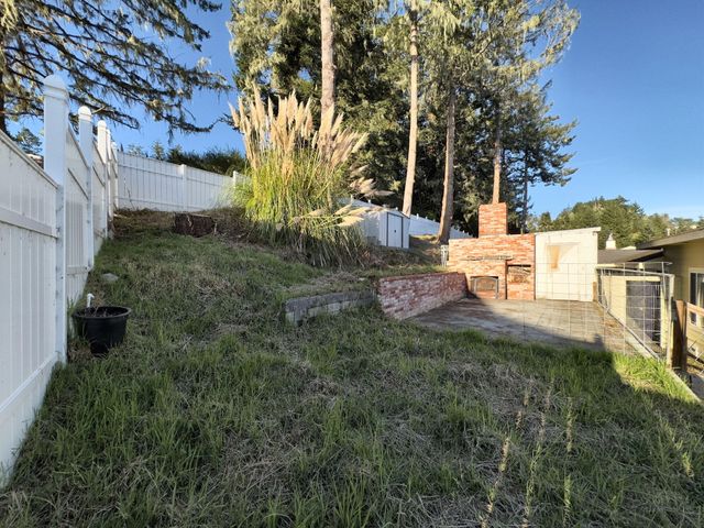 2401 Hillside Drive, Fortuna, CA 95540