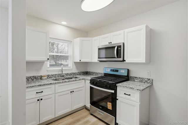 3426 Signet Drive, Waterford Charter Township, MI 48329