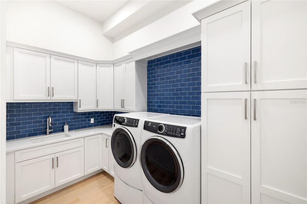 Image 68 of property listing at 1800 WEBBER STREET, Sarasota, FL 34239