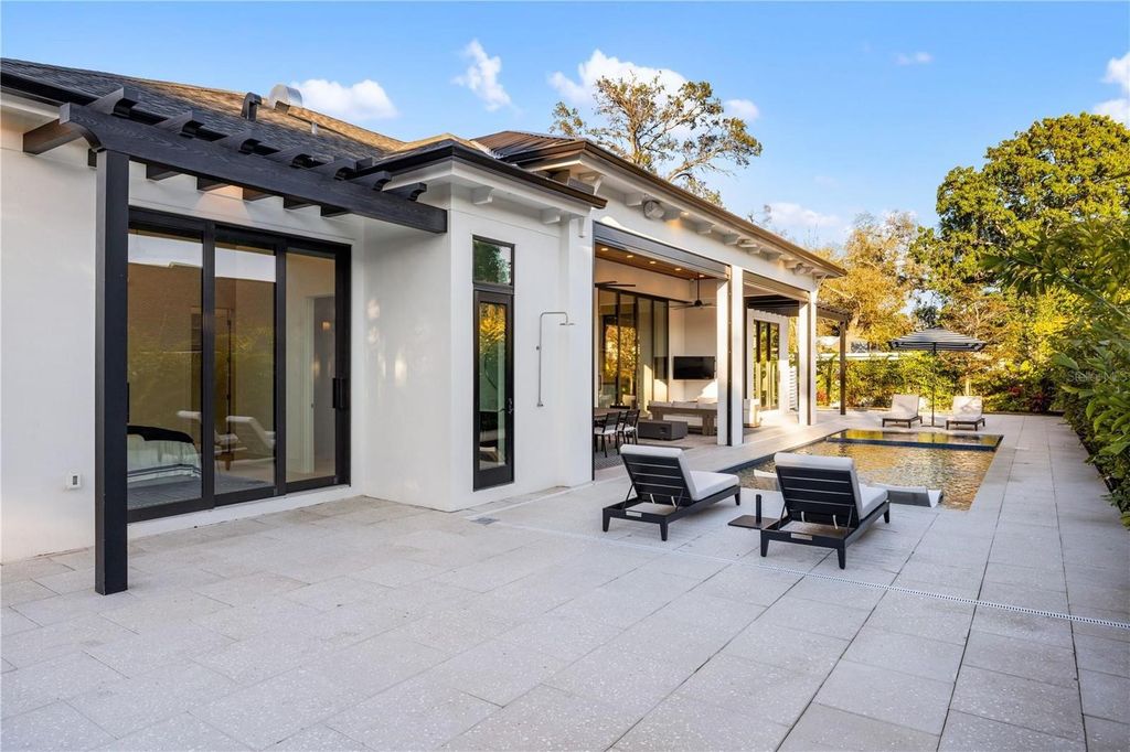 Image 10 of property listing at 1800 WEBBER STREET, Sarasota, FL 34239