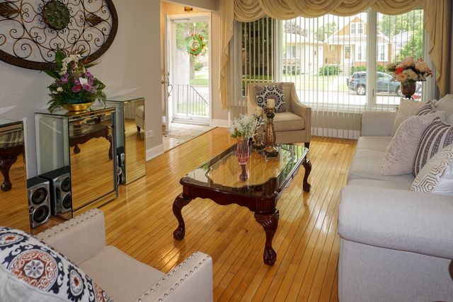 3318 N Page Avenue, Chicago, IL 60634