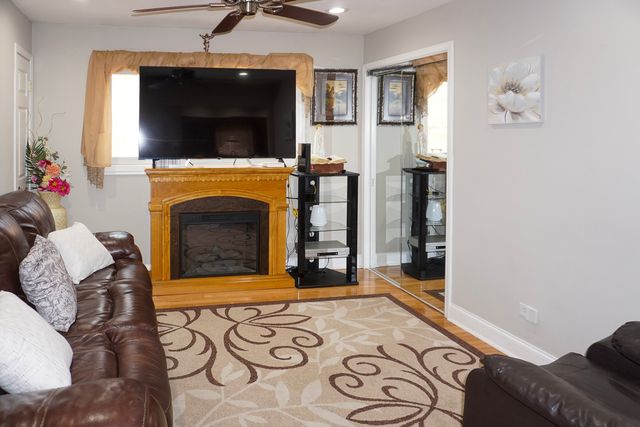 3318 N Page Avenue, Chicago, IL 60634