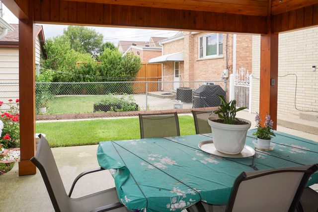 3318 N Page Avenue, Chicago, IL 60634