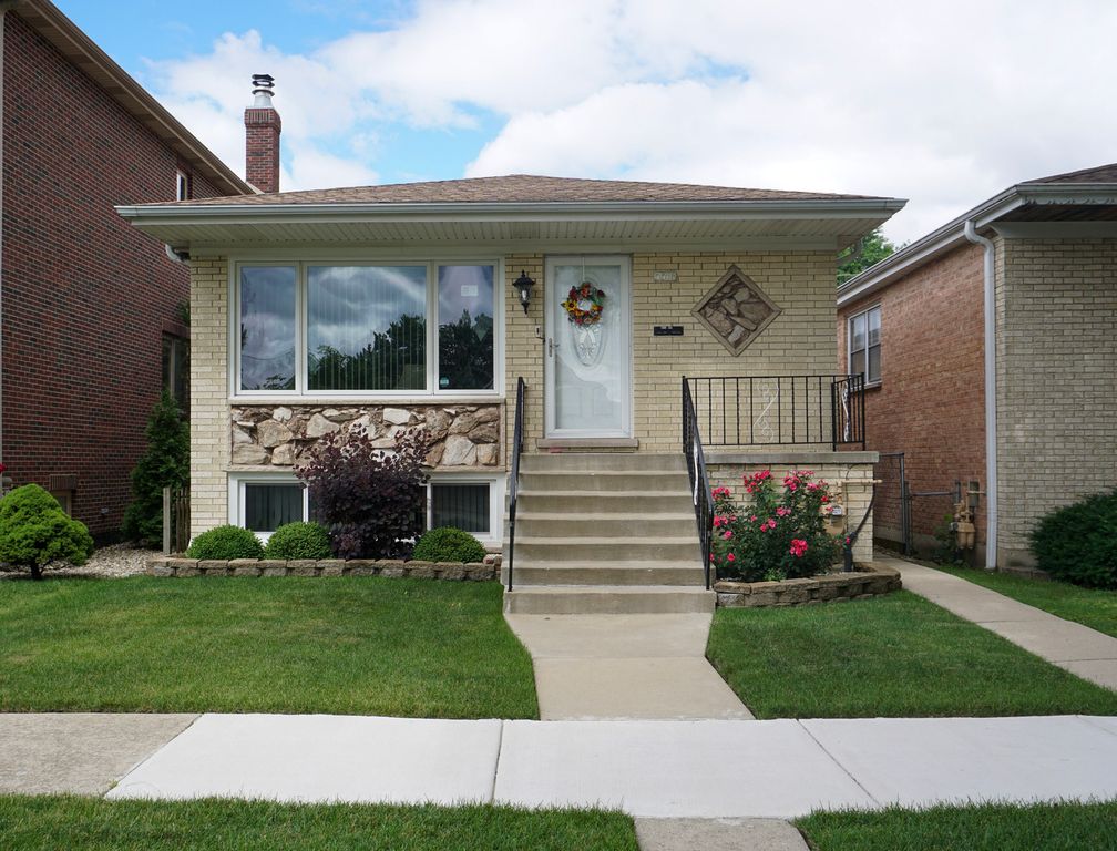 3318 N Page Avenue, Chicago, IL 60634