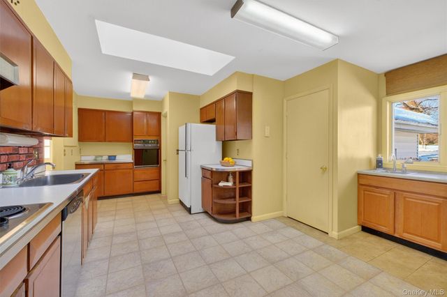 7 Wodenethe Drive S, Beacon, NY 12508