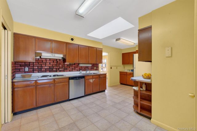 7 Wodenethe Drive S, Beacon, NY 12508