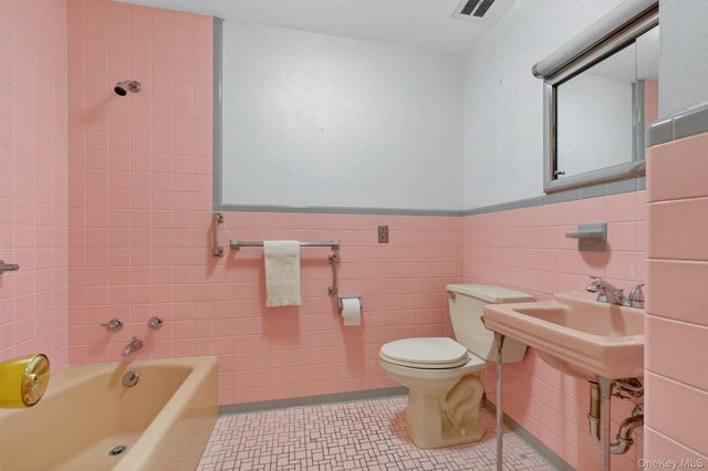 7 Wodenethe Drive S, Beacon, NY 12508