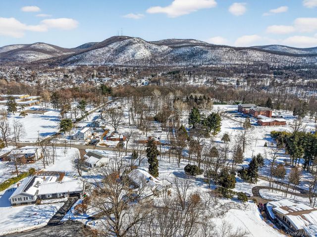 7 Wodenethe Drive S, Beacon, NY 12508