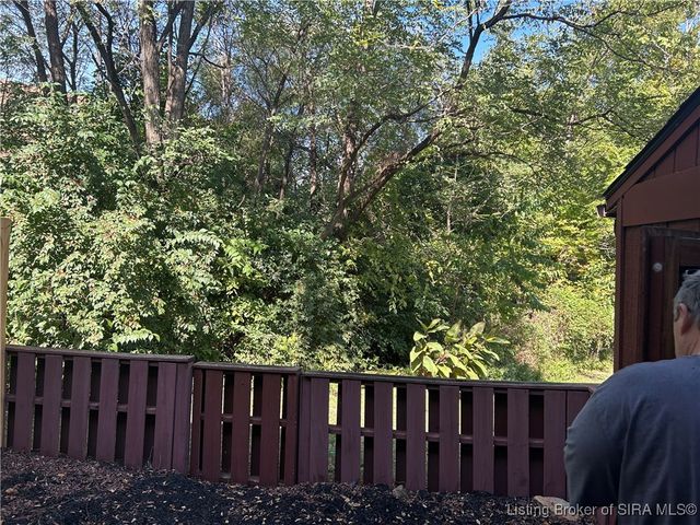 3053 Wooded Way, Jeffersonville, IN 47130