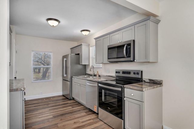 2723 N National Avenue, Springfield, MO 65803