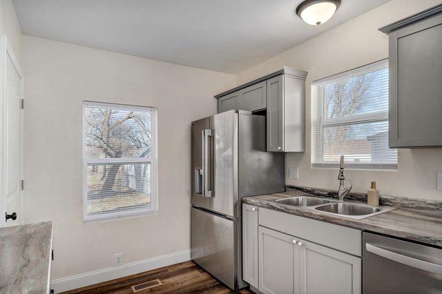 2723 N National Avenue, Springfield, MO 65803