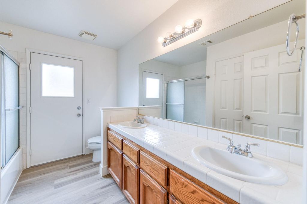 Image 14 of property listing at 6103 N Prospect Avenue, Fresno, CA 93711