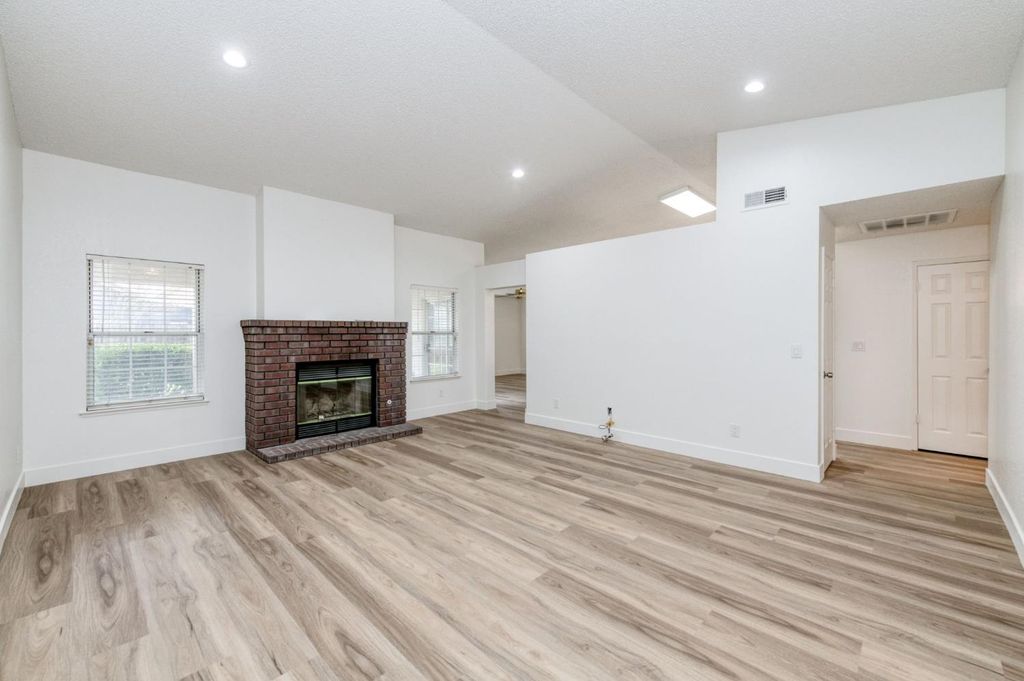 Image 3 of property listing at 6103 N Prospect Avenue, Fresno, CA 93711