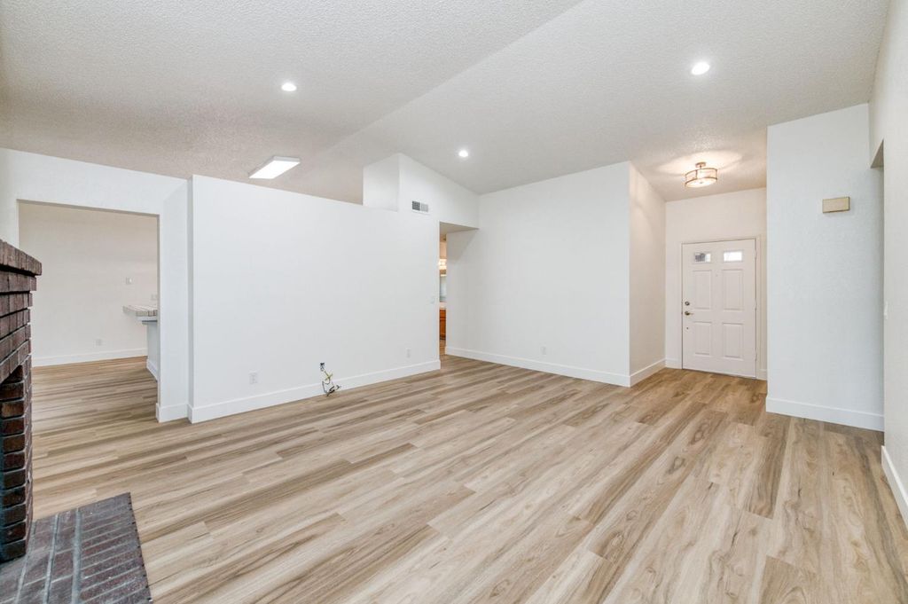 Image 6 of property listing at 6103 N Prospect Avenue, Fresno, CA 93711