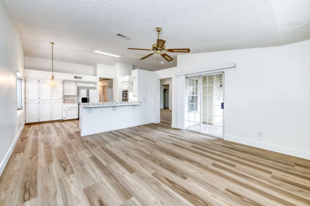 Image 8 of property listing at 6103 N Prospect Avenue, Fresno, CA 93711