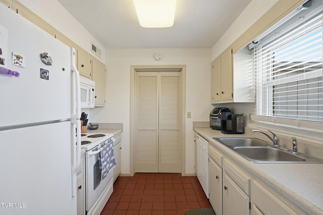 1707 West Lakeview Dr 2, Johnson City, TN 37601