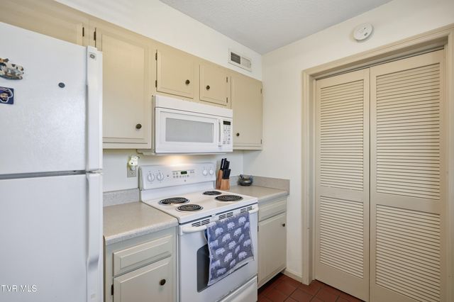 1707 West Lakeview Dr 2, Johnson City, TN 37601