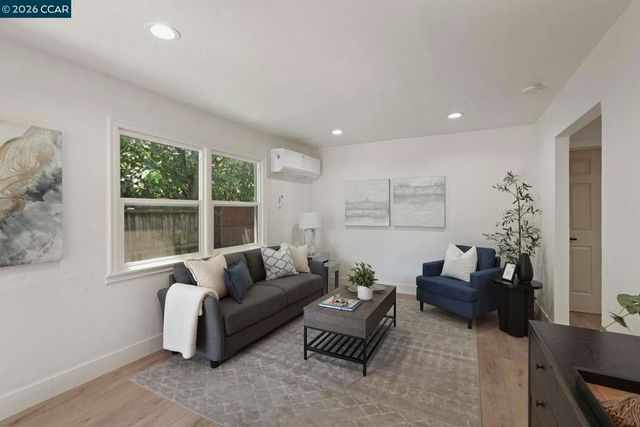 4054 Sumac Ln, Sacramento, CA 95820