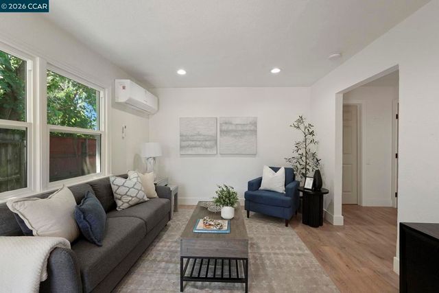 4054 Sumac Ln, Sacramento, CA 95820