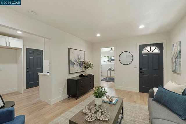 4054 Sumac Ln, Sacramento, CA 95820