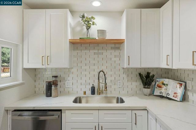 4054 Sumac Ln, Sacramento, CA 95820