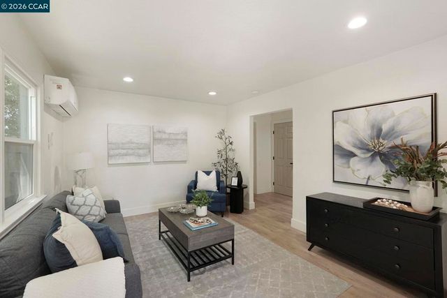 4054 Sumac Ln, Sacramento, CA 95820