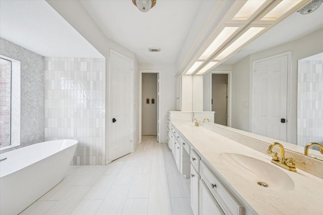 4202 Masters Drive, League City, TX 77573