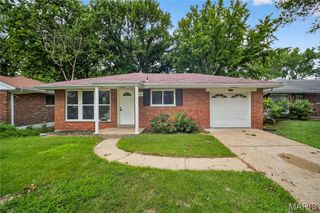8825 Cherrywood Lane, St Louis, MO 63136
