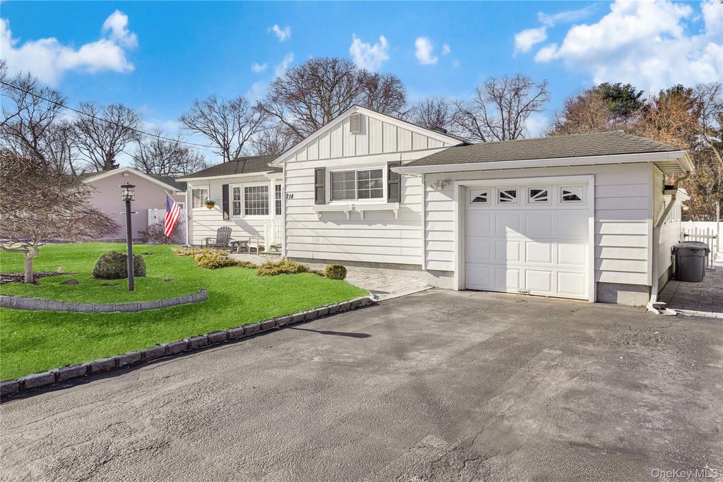 214 Avenue A, Ronkonkoma, NY 11779