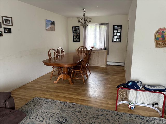 43 Vanderbilt Avenue, Saint James, NY 11780