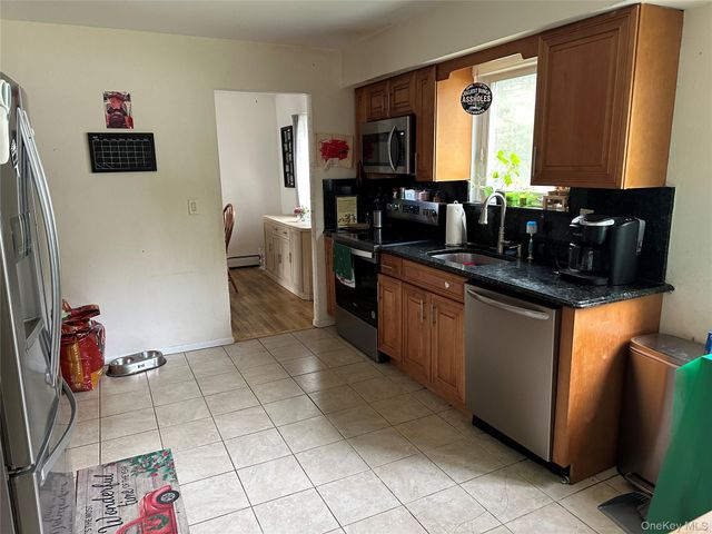 43 Vanderbilt Avenue, Saint James, NY 11780