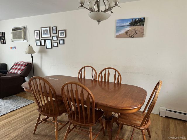 43 Vanderbilt Avenue, Saint James, NY 11780