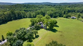 697 Bottom Rd, Palmer, TN 37365