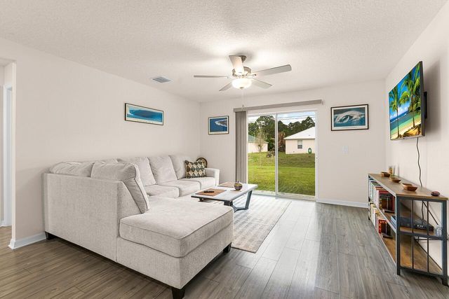 8275 105th Court, Vero Beach, FL 32967