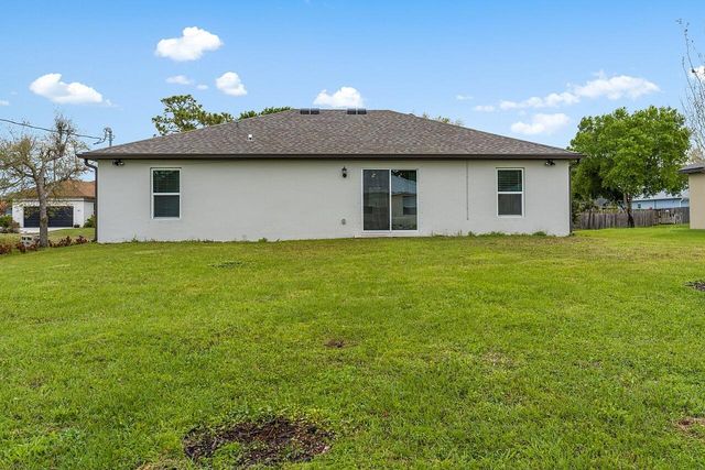 8275 105th Court, Vero Beach, FL 32967