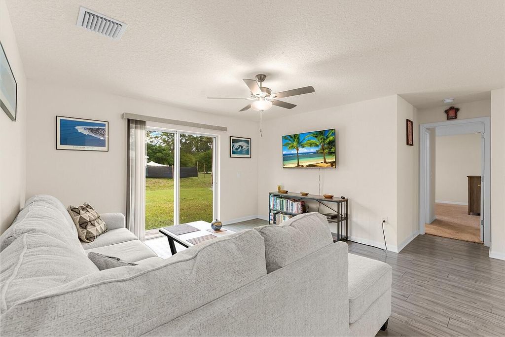 8275 105th Court, Vero Beach, FL 32967