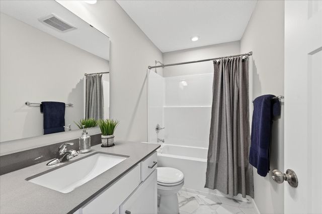 1404 Woods Road NE, Isanti, MN 55040