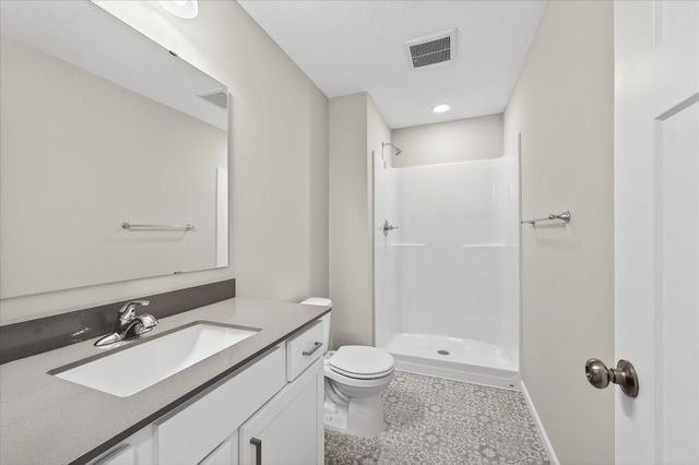 1404 Woods Road NE, Isanti, MN 55040