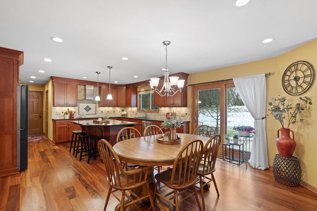 W140N5331 St. Andrews CIRCLE, Menomonee Falls, WI 53051