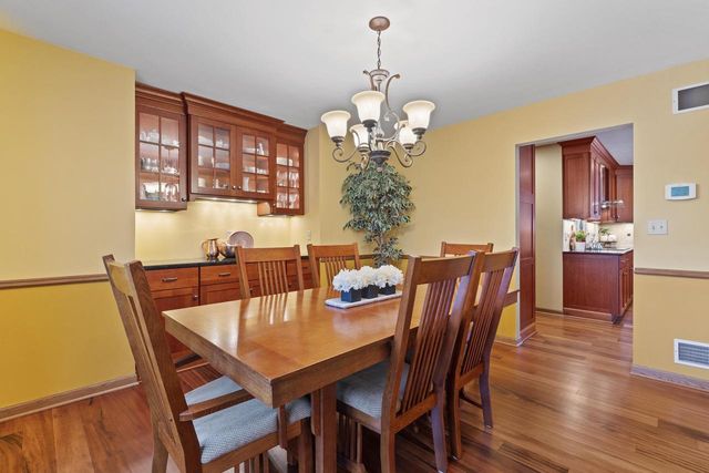 W140N5331 St. Andrews CIRCLE, Menomonee Falls, WI 53051