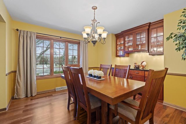 W140N5331 St. Andrews CIRCLE, Menomonee Falls, WI 53051