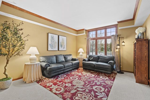 W140N5331 St. Andrews CIRCLE, Menomonee Falls, WI 53051