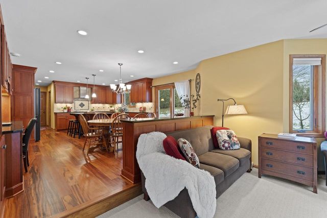 W140N5331 St. Andrews CIRCLE, Menomonee Falls, WI 53051